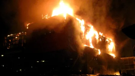 Trei clădiri au ars într-un incendiu în Sectorul 3 al Capitalei