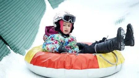 TUBINGUL, alternativa perfectă pentru cei care nu schiază. Pârtiile din Cavnic, atracția sezonului