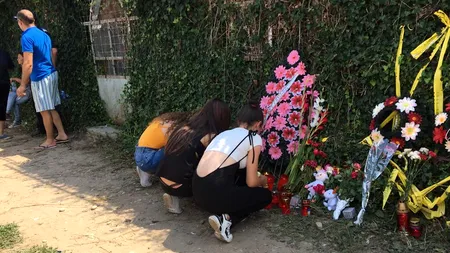 Cazul adolescentelor dispărute | Familia Șărămăt, asistenții maternali ai Sorinei, la Caracal: Oameni buni, trebuie să ieșim în stradă! E ceva groaznic - VIDEO