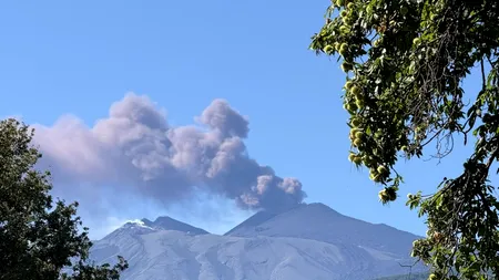 Aeroportul din Catania își suspendă zborurile din cauza erupției vulcanului Etna