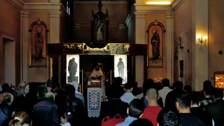 INCONȘTIENȚĂ. Buluc la o slujbă religioasă. Un enoriaș și-a îmbolnăvit familia cu noul coronavirus