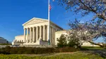 Curtea Supremă din SUA blochează deciziile federale, dar nu clarifică efectele ordinului lui Trump despre cetățenia prin naștere