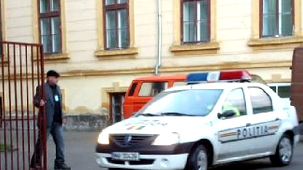 Elev MORT după ce a căzut în fosa septică a școlii, în Vâlcea