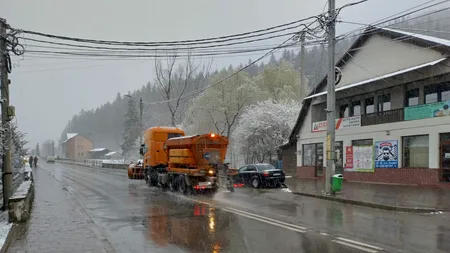 VIDEO | Vremea rea pune stăpânire pe România! Se circulă în condiții de iarnă pe mai multe șosele din centrul și nordul țării