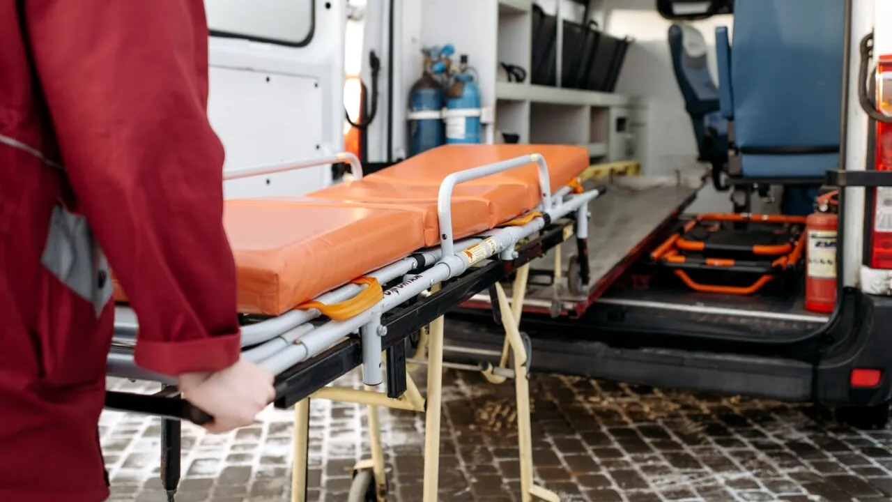 Coșmarul unui paramedic s-a adeverit. A încercat să salveze o adolescentă rănită grav în urmă unui accident rutier, fără să știe că e chiar propria fiică