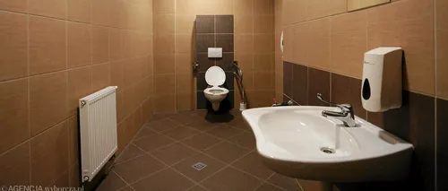 Soluția de curățare care îți va lăsa oglinda din baie lună. Se prepară acasă și e mai bună decât variantele de la supermarket