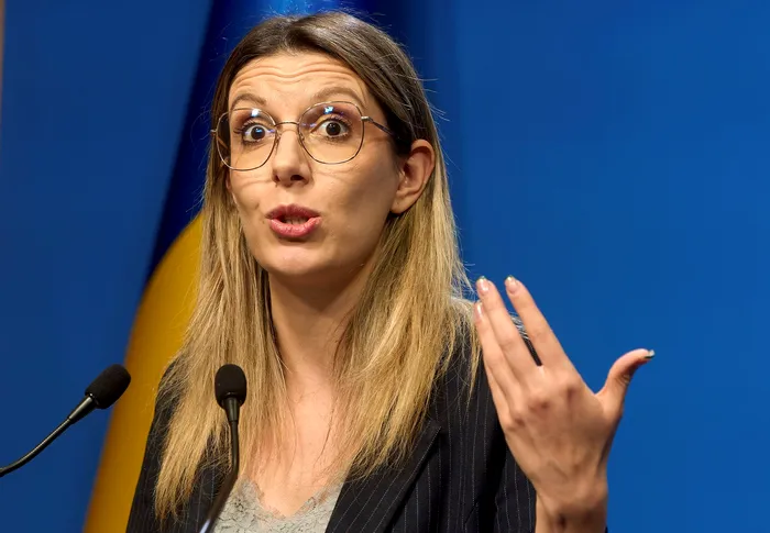 Diana Buzoianu se face că nu înțelege ce înseamnă adoptarea moțiunii de demitere: 