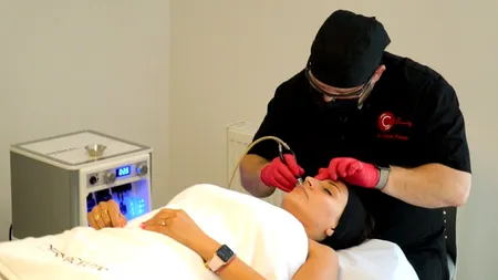 FRUMUSEȚE. Ioana Ginghină vrea să arate la fel de bine ca Jennifer Lopez, când va avea 50 de ani / Actrița, un mare fan al celebrei cântărețe, a făcut deja primul pas cu ajutorul unui medic celebru