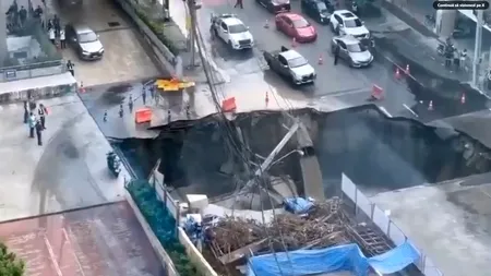 Imagini apocaliptice. O groapă uriașă înghite o stradă întreagă din fața unui spital