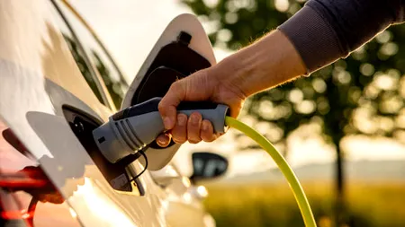 Spune-mi ce mașină conduci, ca să-ți spun cu ce partid votezi. Un sondaj INSCOP arată ce mașini preferă fiecare grup politic