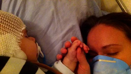 „NU DE COVID-19 FUG MEDICII, ci de sistemul medical românesc care era în colaps”. Mărturisirile Stelei, o mamă care a stat cu băieţelul bolnav în 4 spitale din România: „Şi eu sunt de vină, dar aveam copilul pe moarte!”