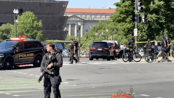 Alertă la Washington. Agenți federali au împușcat un bărbat înarmat lângă Casa Albă, la scurt timp după trecerea coloanei oficiale a lui JD Vance