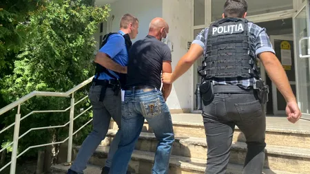 VIDEO | Un bărbat din Hunedoara a fost reținut de polițiști, fiind acuzat că a omorât un pui de câine