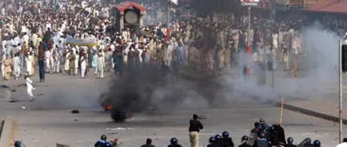 Sute de pakistanezi manifestează la Karachi împotriva filmului Inocența musulmanilor