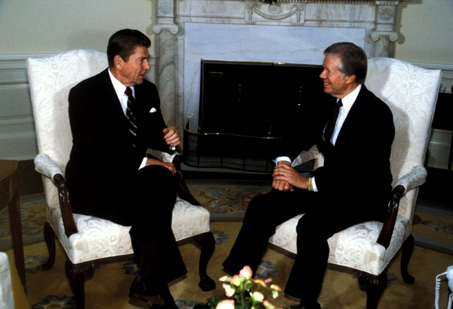 Fostul guvernator republican al Californiei,Ronald Reagan, câștigă alegerile din 1980 și devine al 40-lea președinte SUA. 