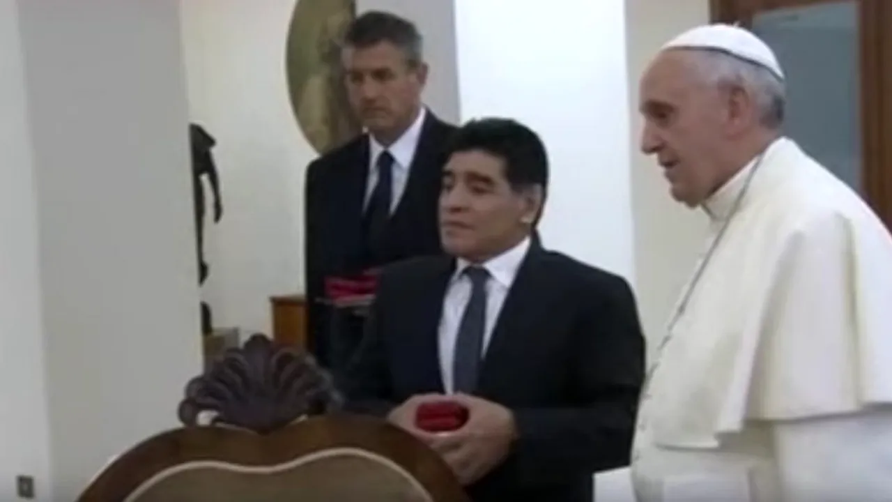 Mesajul Papei Francisc după moartea lui Maradona. „Îl păstrează în rugăciunile sale” (VIDEO)