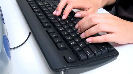 Boala de care suferă 80% dintre persoanele care folosesc un calculator