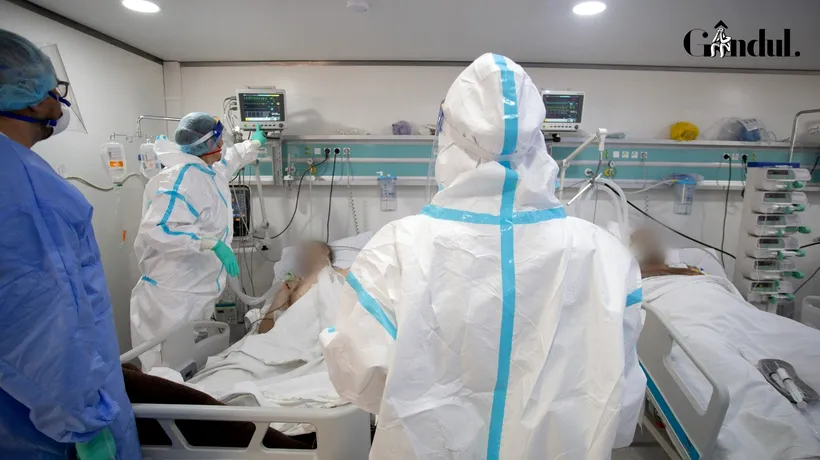 FOTOREPORTAJ | Imagini tulburătoare dintr-o secție ATI. Tineri intubați care luptă să trăiască și medici la capătul puterilor
