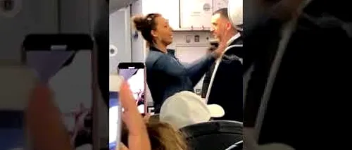 Reacție NECUGETATĂ: Un pasager a protestat în mod CIUDAT împotriva politicii de închidere a telefoanelor în timpul zborului - VIDEO 