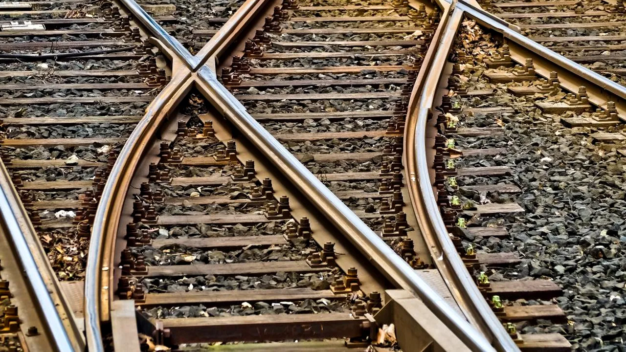 Un tren de marfă defect a BLOCAT circulaţia trenurilor între staţiile Gligoreşti şi Luduş