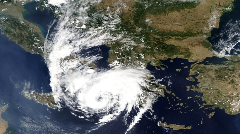 Grecia, ”lovită” de ciclonul ”Ianos”. Uraganele mediteraneene au reapărut după aprope 15 ani