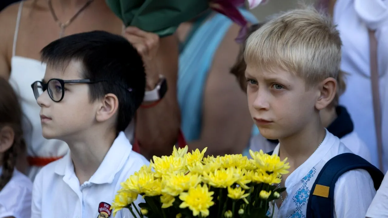 DOCUMENT. Ministerul Educației lansează în dezbatere publică „Calendarul anului școlar 2023-2024” / Modulele ar putea rămâne în vigoare, iar vacanța va fi aleasă la nivelul de județ / Când ar putea începe școala 