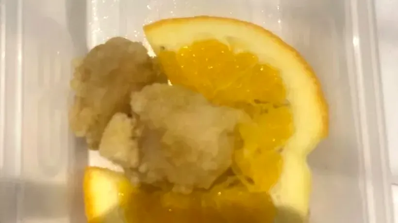 O femeie a comandat online SOMON cu portocale. Ce a primit, în schimb