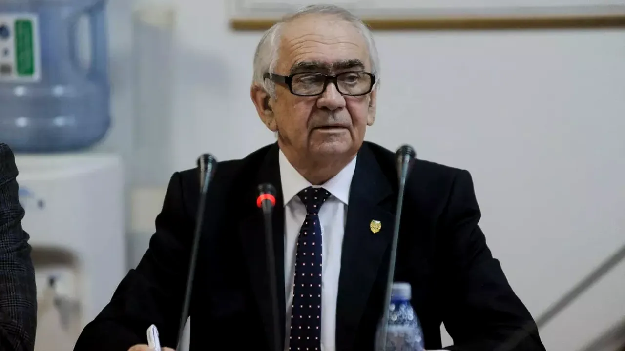 Fostul primar din Târgu Jiu, Florin Cârciumaru, a fost reținut în dosarul spălării Porții Sărutului cu jet de apă