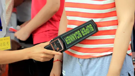 Țara în care tinerele au fost rugate să se prezinte la examenul de bacalaureat fără sutien pentru a se evita copiatul