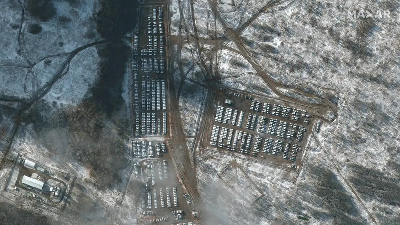 FOTO | Imagini din satelit cu trupele rusești care se adună la granița cu Ucraina