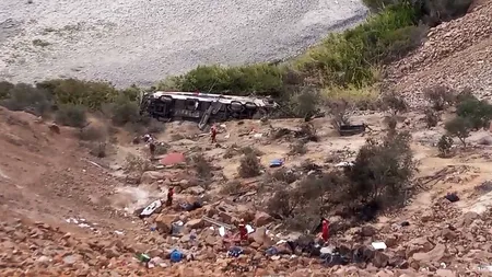 ACCIDENT cumplit în Peru. 37 de persoane au murit după ce un autobuz a căzut 200 de metri într-o prăpastie