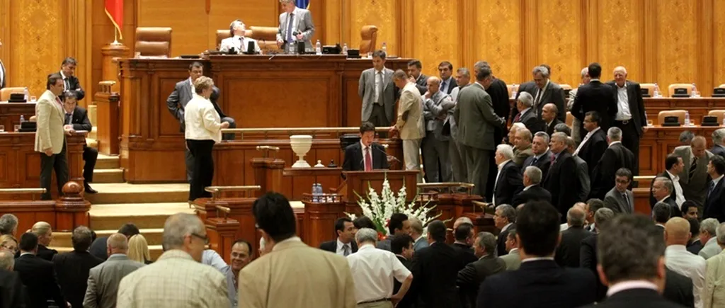Zi de foc la Parlament. Senatul și Camera Deputaților se reunesc pentru prima oară