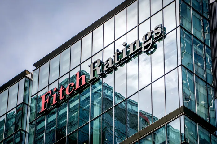 Lovitură pentru Ilie Bolojan. Agenția de rating Fitch menține România aproape de „junk”