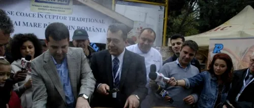Încă un record de imagine. Ministrul Agriculturii a împărțit cea mai mare pâine din România, de aproape 100 de kilograme