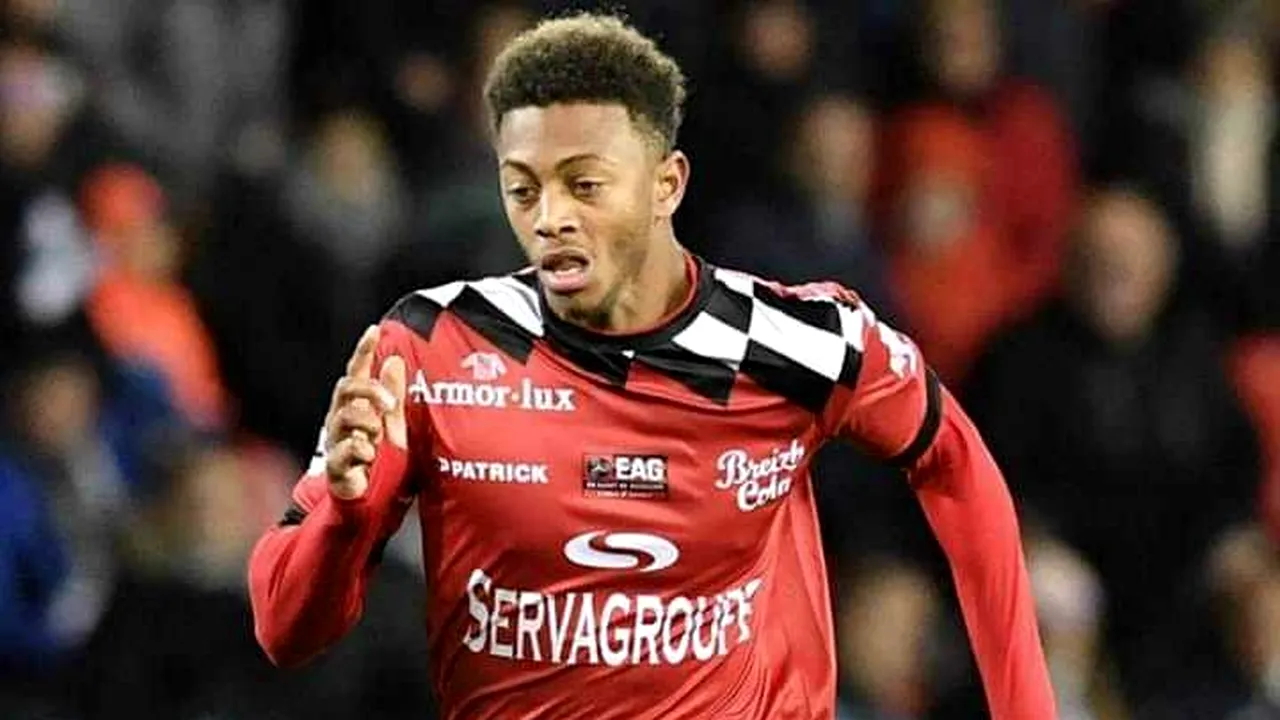 Doliu în lumea fotbalului. Un tânăr atacant a murit într-un accident de mașină
