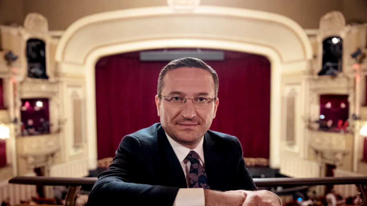 Incursiuni în sociologia artelor la Opera Națională București