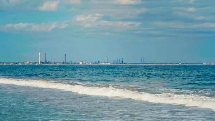 Apa Mării Negre s-a răcit brusc, din nou, în toiul verii. Fenomenul de upwelling alungă turiștii din mare