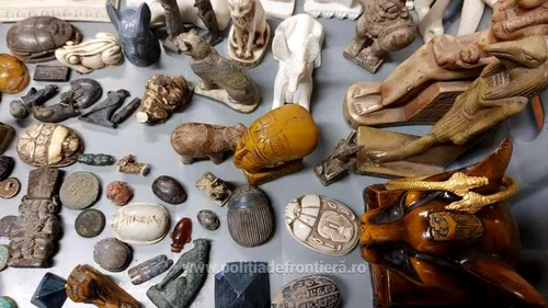 FOTO |  80 de monede, statui și bijuterii, vechi de mii de ani, descoperite în bagajul a doi bărbați care au ajuns în Aeroportul Otopeni / De unde provin artefactele arheologice