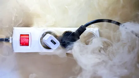 Singurele 2 electrocasnice care nu trebuie conectate la aceeași priză. Riscul de incendiu este uriaș!