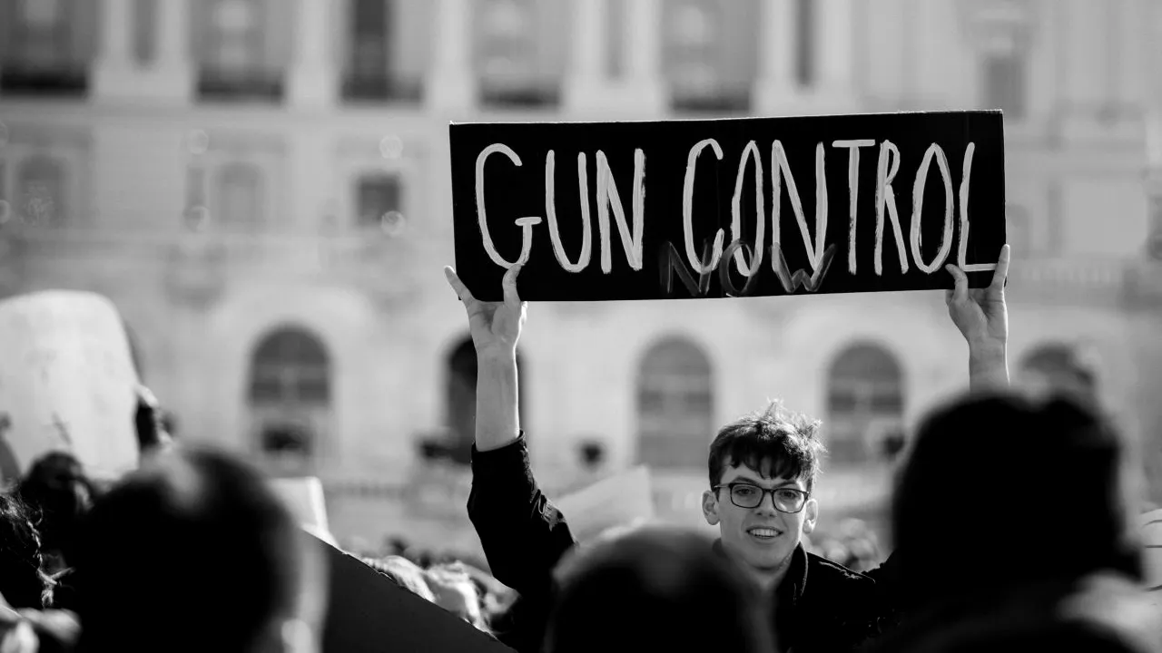 Biden le declară război americanilor! Controlul armelor deținute de populație, prioritate pentru noul președinte!