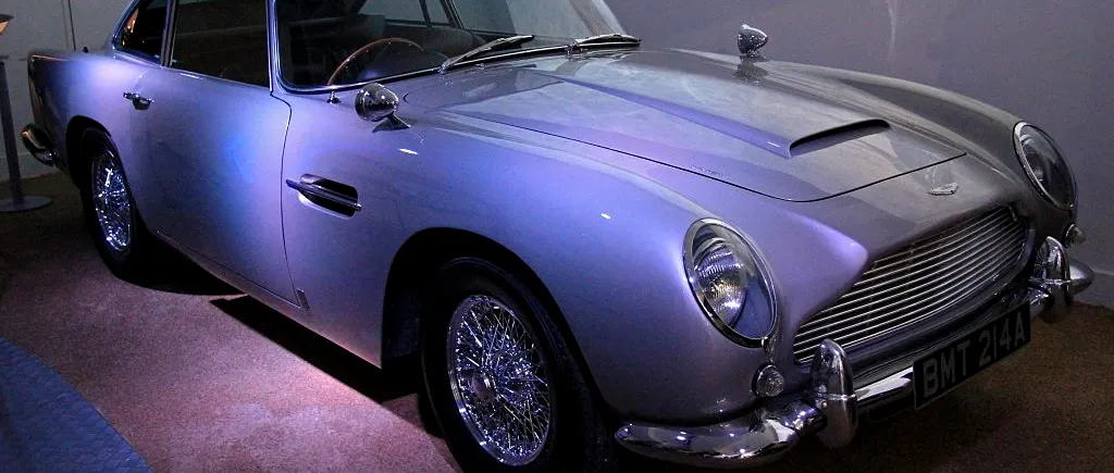 O mașină Aston Martin DB5, din filmele cu James Bond, vândută pentru 6,4 milioane de dolari
