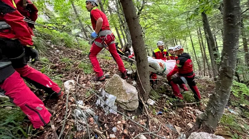Un turist a murit în Munții Bucegi. Salvamontiștii l-au găsit într-o zonă greu accesibilă, unde căzuse din apropierea Cotei 1400