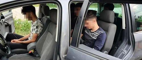 Doi șoferi români, prinși în flagrant când transportau migranți aflați ilegal în țara noastră. Imagini din timpul operațiunii polițiștilor de frontieră (VIDEO)