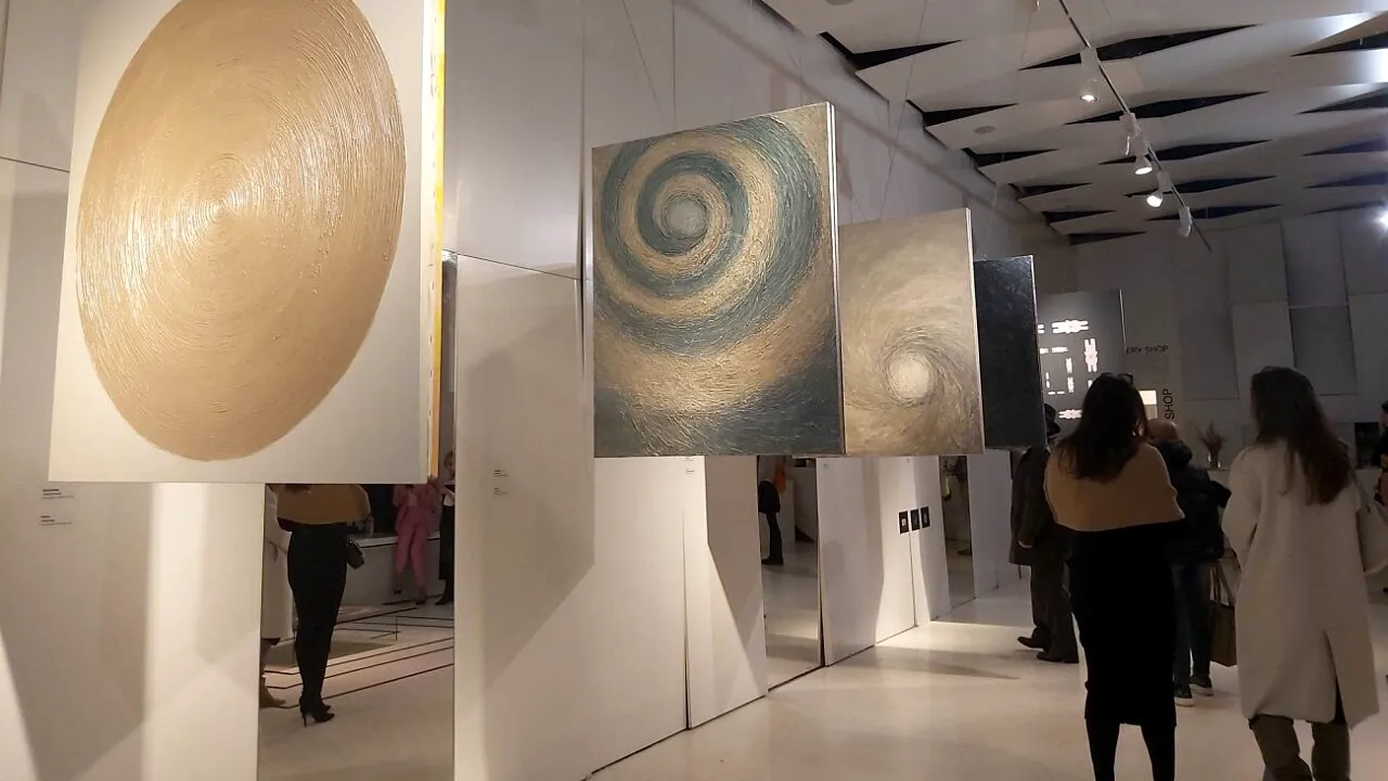 REPORTAJ foto – Arhitectura spiralei, tema centrală a celei mai noi expoziții de la Galateca