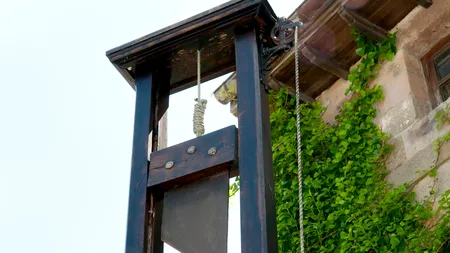 Un cuplu din India s-a DECAPITAT cu o ghilotină, în timpul unui ritual de sacrificiu. Ce au făcut cei doi soți înainte de gestul extrem