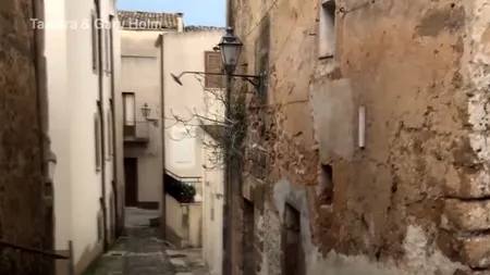 După ce a vândut case cu 1 euro înregistrând un real succes, orașul sicilian Sambuca vinde acum case la licitație cu 2 euro