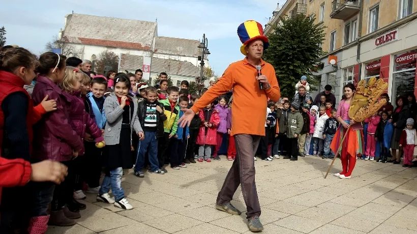 Magicianul Marian Râlea citește copiilor din Regele Mateiaș Întâiul, sâmbătă, în Capitală