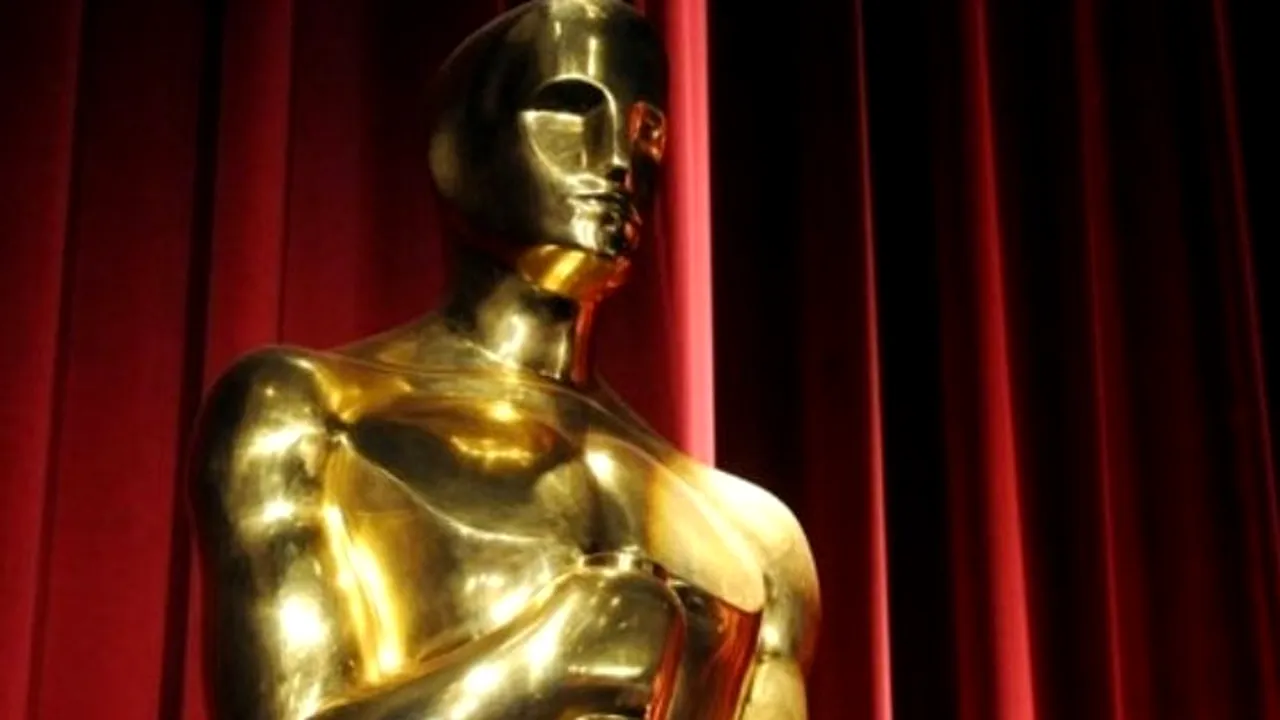 Un actor câștigător al premiului Oscar și-a anunțat retragerea din lumea filmului. Se mută la țară și se apucă de confecționat pantofi