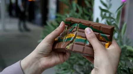 Ce mănânci când consumi ciocolata Dubai, de fapt. Ce conține și de ce costă atât de mult
