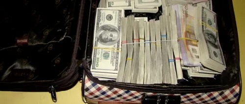 O femeie a fost prinsă în Vama Curtici cu peste 650.000 de dolari în geantă